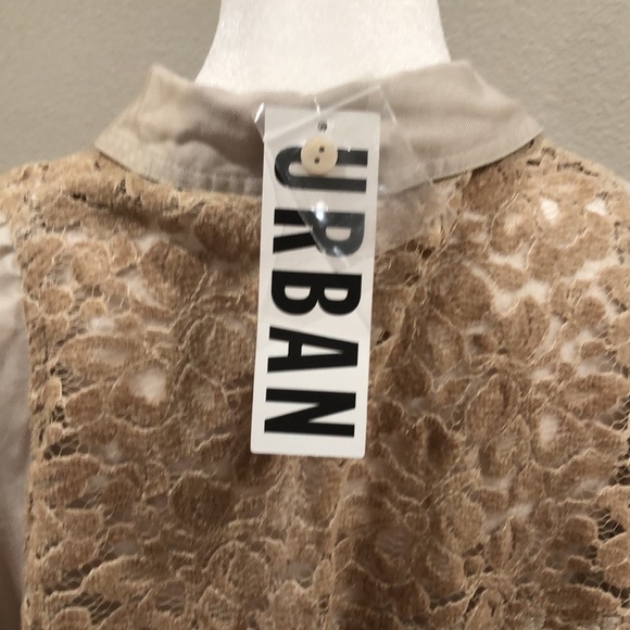 Urban Outfitters Callie cropped blouse with lace and long sleeves. Beige. Size S - Picture 7 of 11